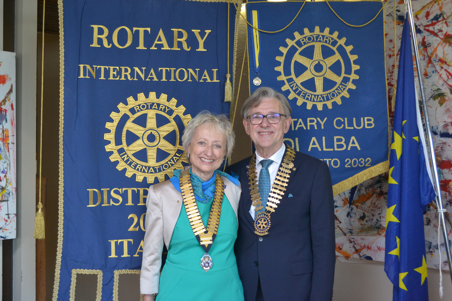 Al momento stai visualizzando Il Rotary Club Alba ospita il Governatore del Distretto 2032 Luigi Gentile e accoglie tra le sue fila due nuove socie