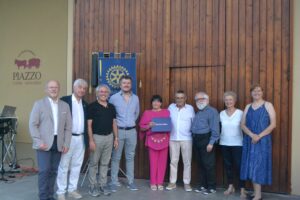 Scopri di più sull'articolo Un sostegno alle cure palliative di Ho Cura: il contributo della famiglia Allario Piazzo e del Rotary Club Alba